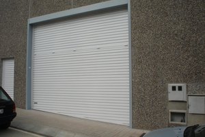 Puerta basculante industrial